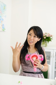 セラピスト（2017年8月号）　ドイツ自然療法の聖母ヒルデガルトと現代の薬草魔女たち