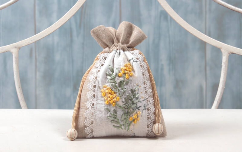 mimosa リボン刺繍 巾着 M 約13×18cm｜インテリアレース・テーブル