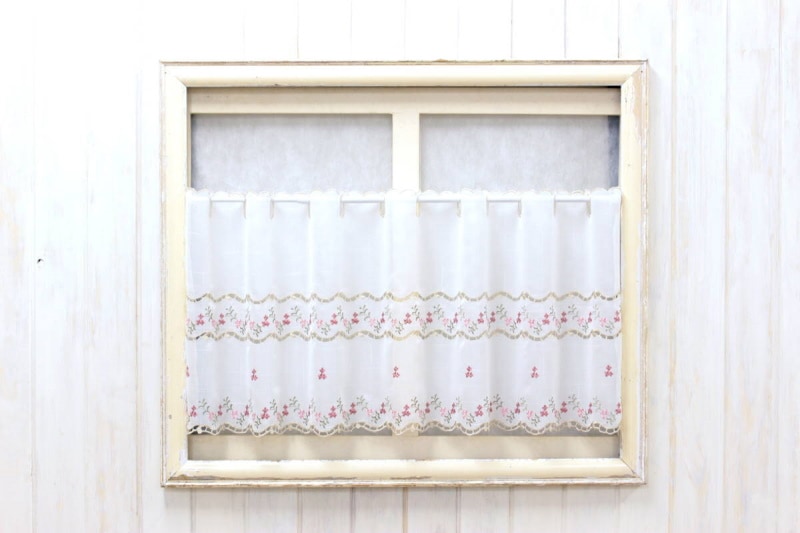 小花刺繍 カフェカーテン 約135×45cm｜インテリアレース・テーブル