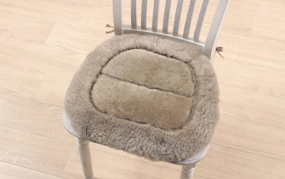 ムートン 短毛タイプ 紐付きシートクッション 約40×43cm
