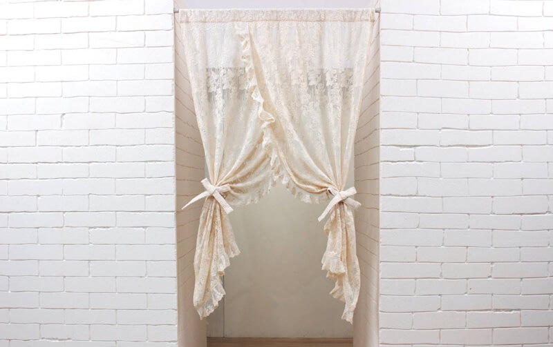 チュールレース クロスオーバーのれん 約84×120cm [memoire