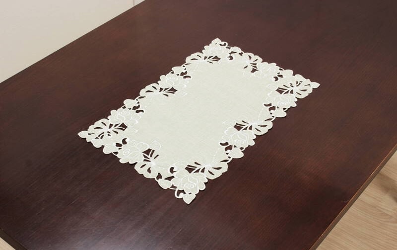 カットワーク刺繍 テーブルセンター 約30×45cm [Pure Rosa