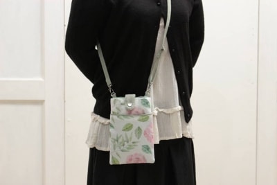 プリントファブリック 縦型スマホポシエット 約19×13cm [rose sourire]