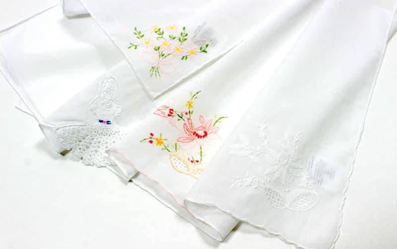 汕頭、刺繍入りハンカチセット　4枚 選べる4種 スワトウ産 手刺繍入りハンカチ 約30×30cm｜インテリア