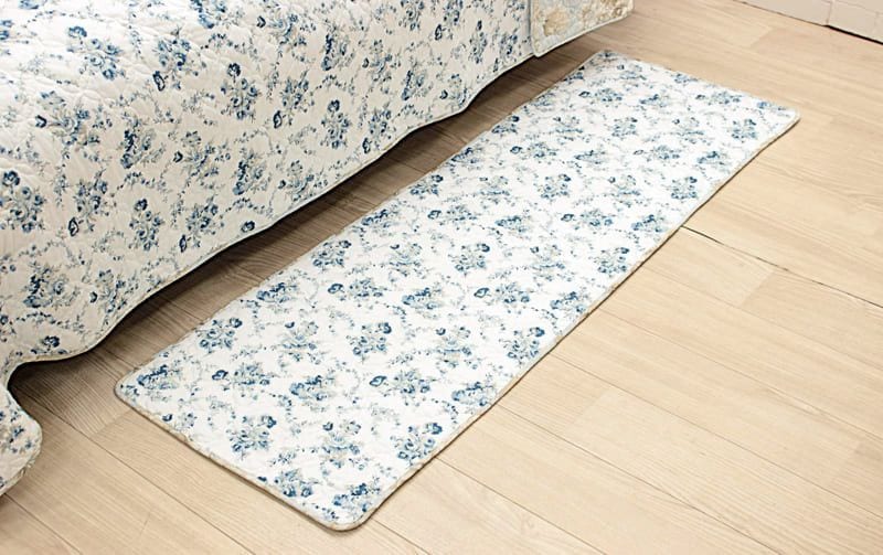 花冷え。 ラビットロンT L 接触冷感素材キルト ロングマット 約50×150cm [Floral Fresh
