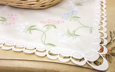 フラワー刺繍 テーブルセンター 約30×45cm [lace flower]