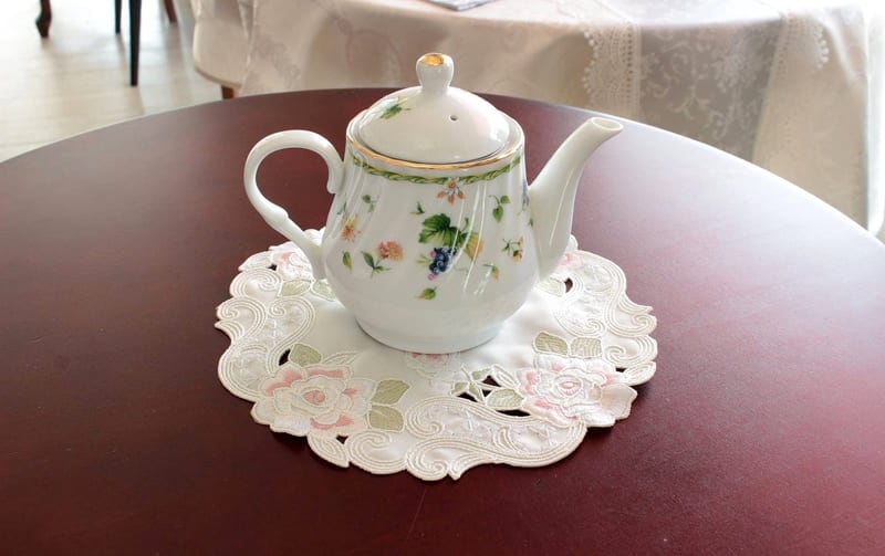 コード刺繍 ドイリー 約20cm [La Beaute]｜インテリアレース・テーブル