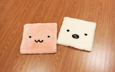 ムートン 紅白おもちのシートクッション 約40×40cm