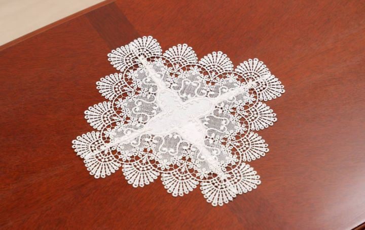 トントトンさま】vintage doily ❀オーバルが可愛い レースドイリー