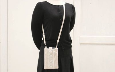 スマホポシェット ミニマルデザイン 約19×13cm [Velinor]