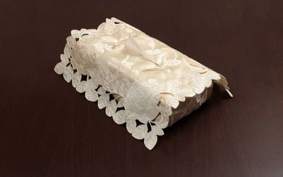 ティッシュカバー / amibrugge｜インテリアレース・テーブルクロス