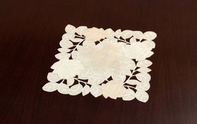 ドイリー バラ柄コード刺繍 約20×20cm [Rosa Fil]