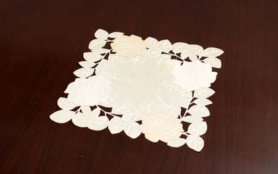 ドイリー バラ柄コード刺繍 約25×25cm [Rosa Fil]