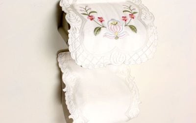 ペーパーホルダー ピンクフラワー刺繍 約16×36cm [Epanouir]