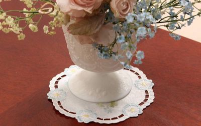 ドイリー 約20cm ブルーフラワー刺繍 [Epanouir]