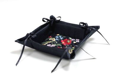 刺繍入り小物入れ 約24×24cm