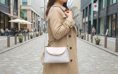 羽根柄 ショルダーバッグ 約24×15×4cm [Lumifeather]