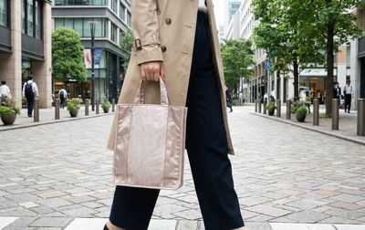 羽根柄 縦型Ａ４バッグ 約35×28×7cm [Lumifeather]