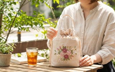 巾着バッグ リボン刺繍 約29×25×10cm [Rose Ruban]