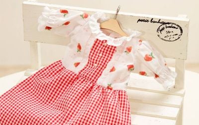 【着せ替え用】いちご柄ワンピース 約34×25cm