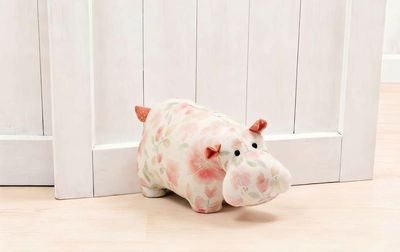 花柄ファブリックのドアストッパー カバ  約32×15cm