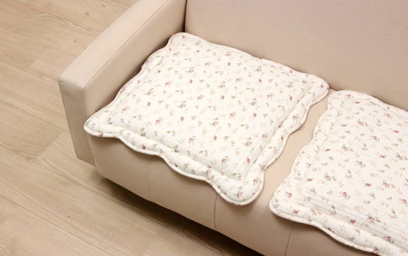 レストローズ　スクエアクッション　花柄　3個 シートクッション 花柄コットンキルト 約50×50cm [Nostalgic Rose