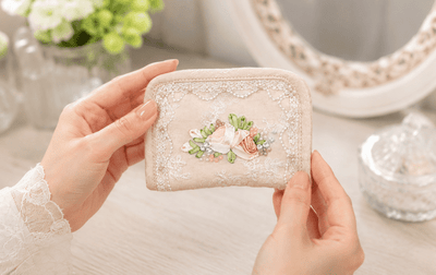 ジュエリーポーチ リボン刺繍×ビーズ 約13×9.5cm [Elure]