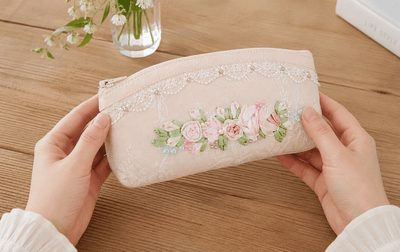 ジップポーチ リボン刺繍×ビーズ 約18×8.5cm [Elure]