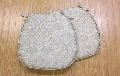 紐付きシートクッション オリエンタルなペイズリー柄 ジャカード織 約43×45cm