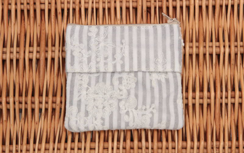 ミニティッシュポーチ ストライプ×刺繍オーガンジー 約10×12cm [Rayure Nature]