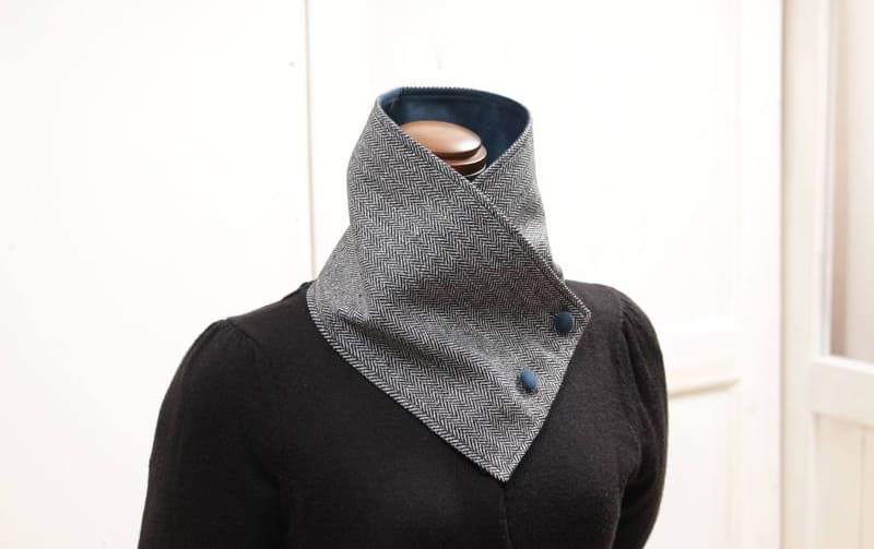 ヘリンボーン柄ツイード ショートマフラー 幅約17cm