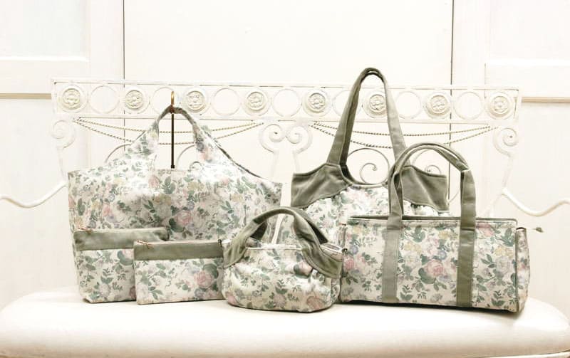 花柄プリント ジップポーチ 約18×20cm [Belle Heure]