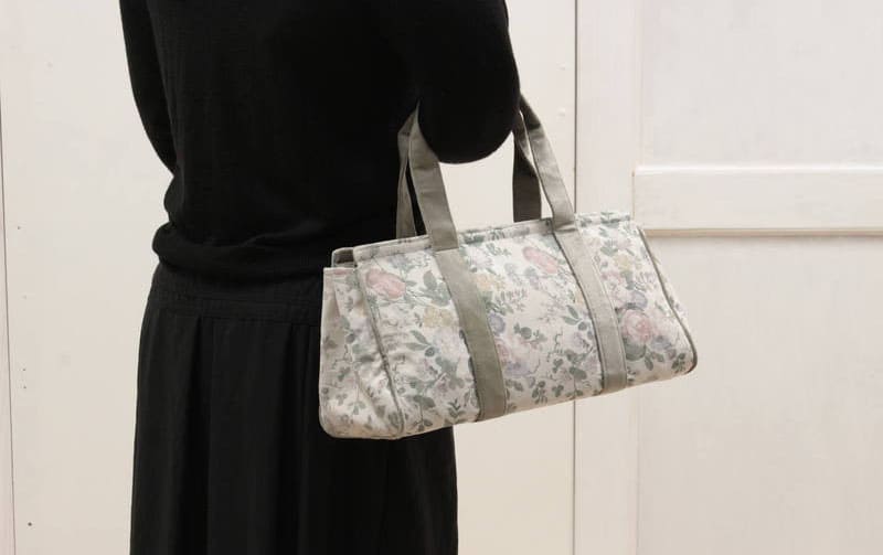 花柄プリント 横型バッグ 約35×18×13cm [Belle Heure]