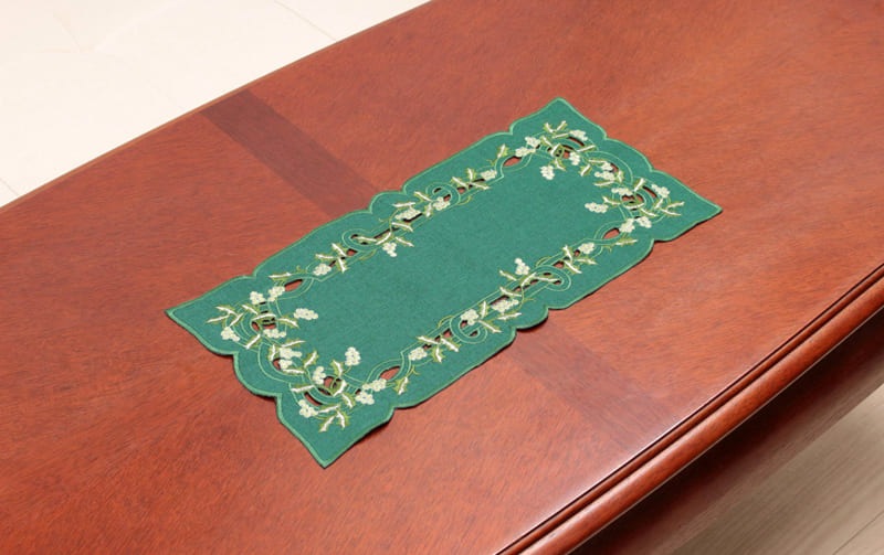Xmas テーブルセンター ヒイラギ刺繍 約20×40cm｜インテリアレース