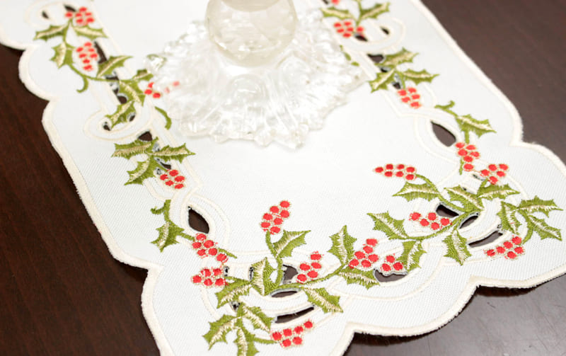 マデイラ￼刺繍、テーブルセンター Xmas ディライト 刺繍 テーブルセンター 約20×80cm｜インテリアレース