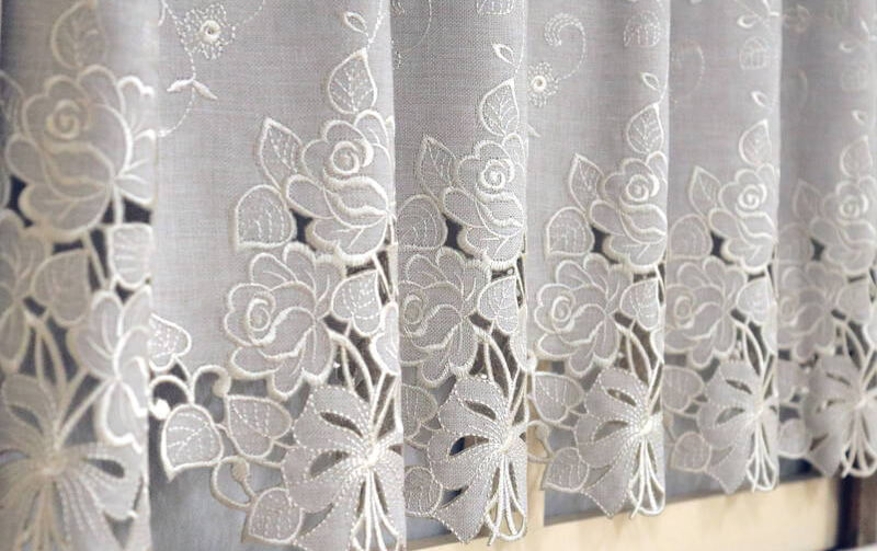 【美品】フランスアンティーク 手刺繍カットワークとフリル カフェカーテン 老舗フランス製刺繍レースのカフェカーテン 縫い目が無く