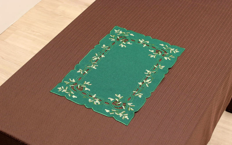 Xmas テーブルセンター ヒイラギ刺繍 約35×50cm