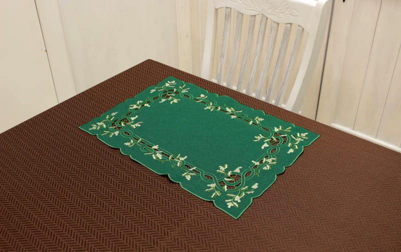 Xmas テーブルセンター ヒイラギ刺繍 約35×50cm