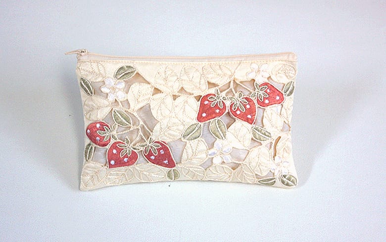 いちご マルチケース　約12×20cm [Strawberry embroidery]
