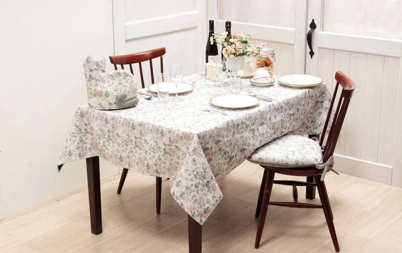 花柄プリント テーブルクロス 約130×130cm [Belle Heure]