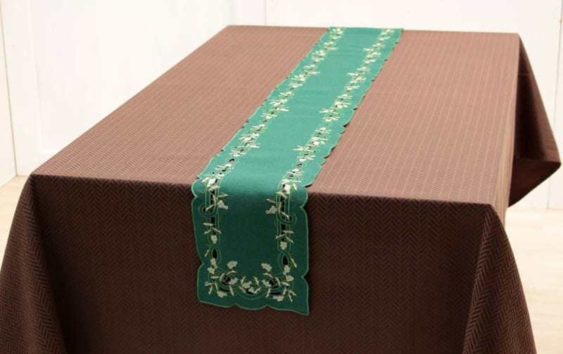 Xmas テーブルランナー ヒイラギ刺繍 約20×160cm｜インテリアレース