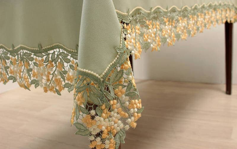 ミモザ柄ケミカルレース テーブルクロス 約133×198cm [un autre