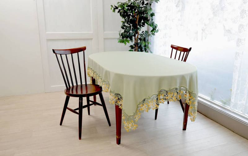 ミモザ柄ケミカルレース テーブルクロス 約133×198cm [un autre]