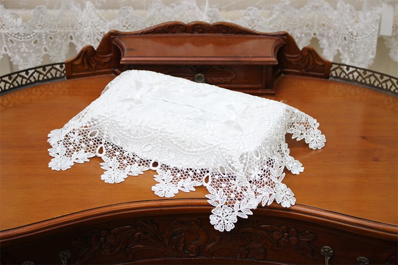 総柄刺繍＆ギュピール 　ティッシュボックスカバー  約26×12×11cm [Brilliantly-Crystal]