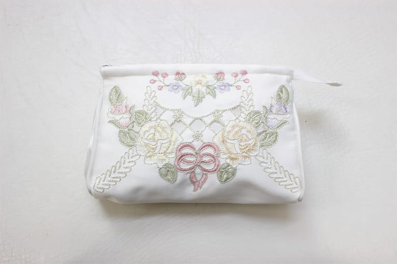 刺繍＆カットワーク ジップポーチ　約12×18×5cm [Ribbon ＆ Rose]