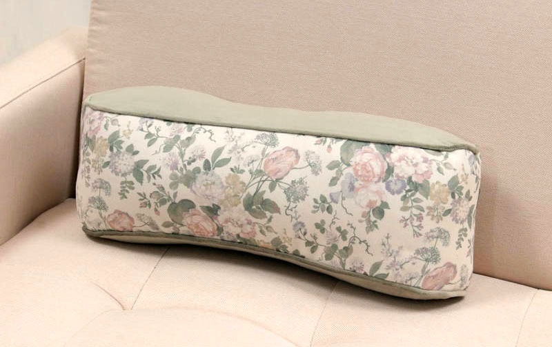 花柄プリント 腰当クッション 約12×43×12cm [Belle Heure]