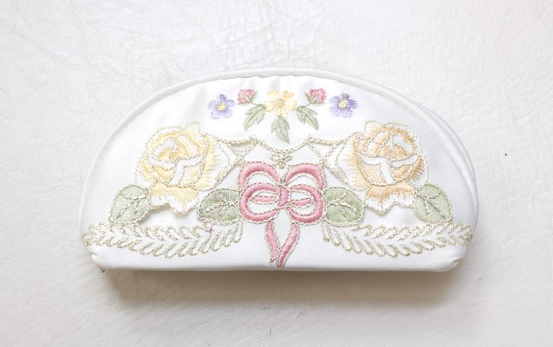 刺繍＆カットワーク 眼鏡ケース　約7.5×15.5×4cm [Ribbon ＆ Rose]