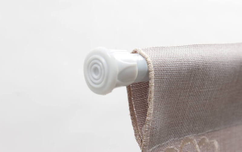 カットワーク刺繍 のれん 約85×150cm [Pure Rosa]｜アミ