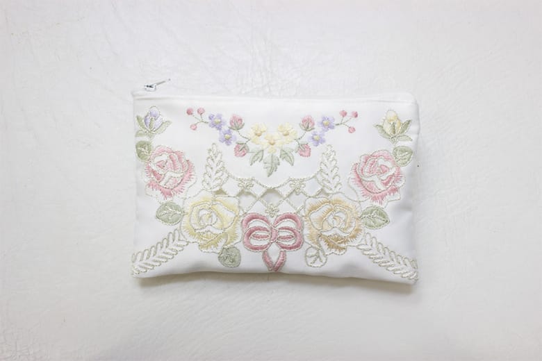 刺繍＆カットワーク マルチケース　約12×20cm [Ribbon ＆ Rose]