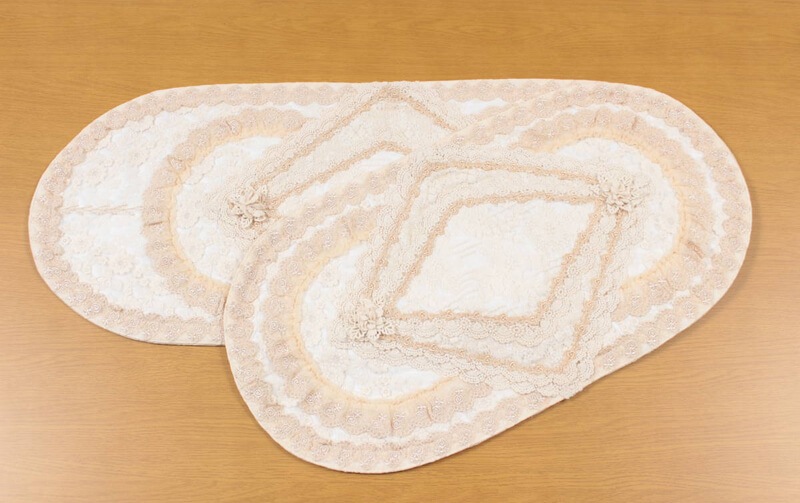 贅沢レース テーブルセンター 約30×75cm [polyphony]